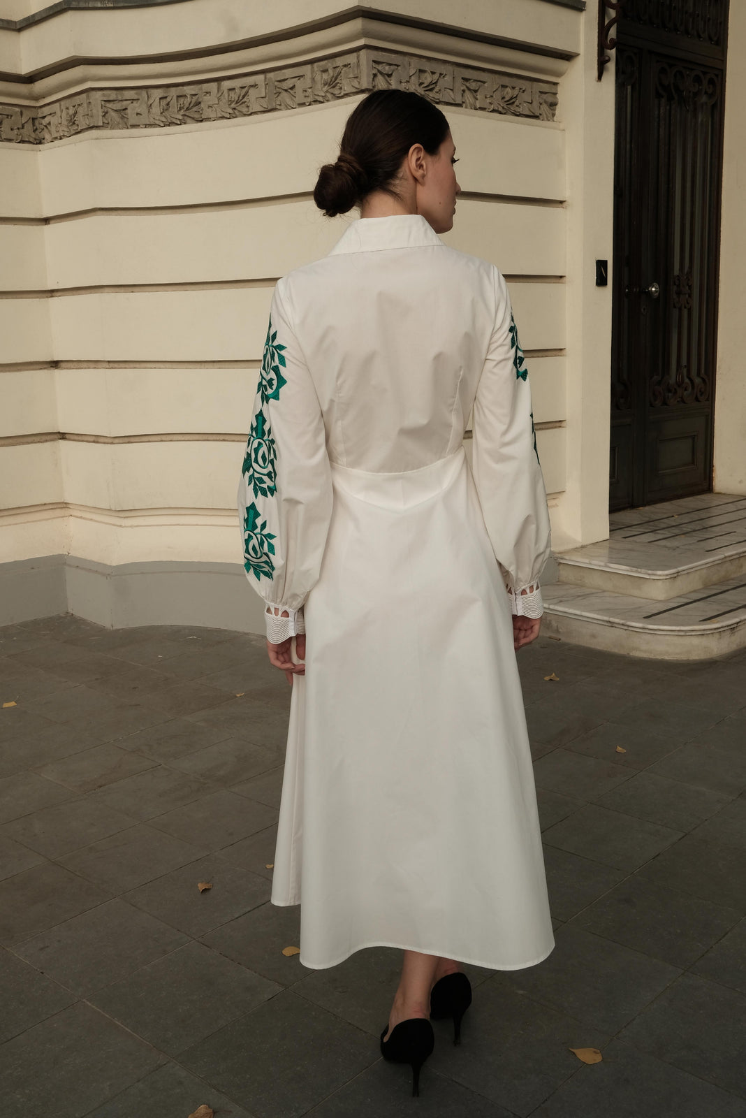 Incarca imaginea in galerie, Rochie camasa din bumbac cu broderie computerizata si manseta cu dantela