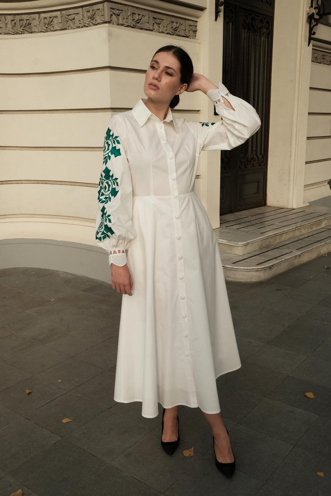 Incarca imaginea in galerie, Rochie camasa din bumbac cu broderie computerizata si manseta cu dantela