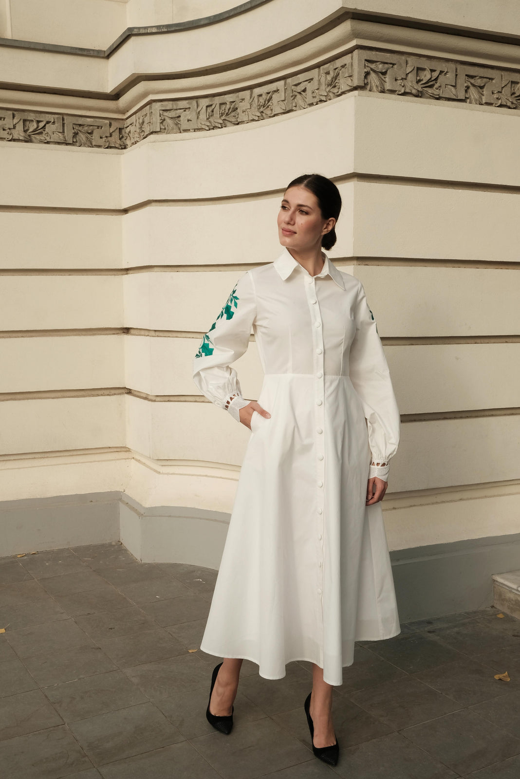 Incarca imaginea in galerie, Rochie camasa din bumbac cu broderie computerizata si manseta cu dantela