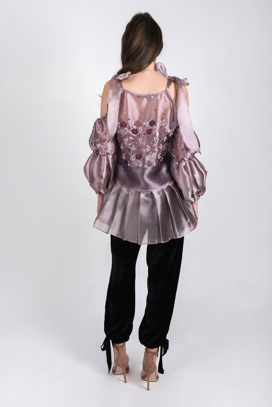 Incarca imaginea in galerie, Bluza tip ie cusuta manual cu margele pe organza