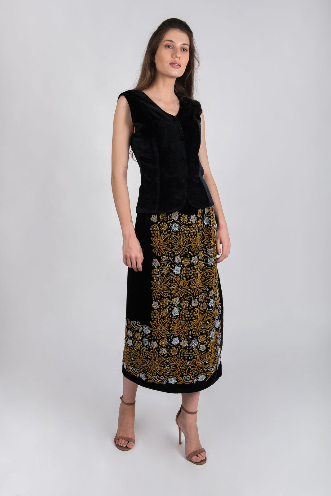Load image into Gallery viewer, Velvet skirt with hand-stitched beads
