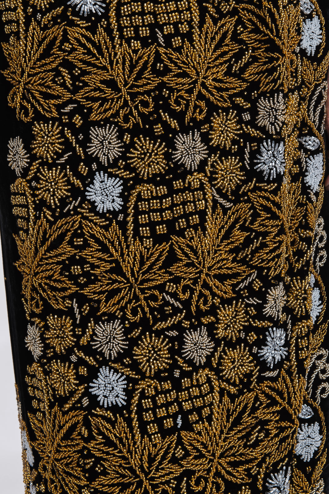 Load image into Gallery viewer, Velvet skirt with hand-stitched beads