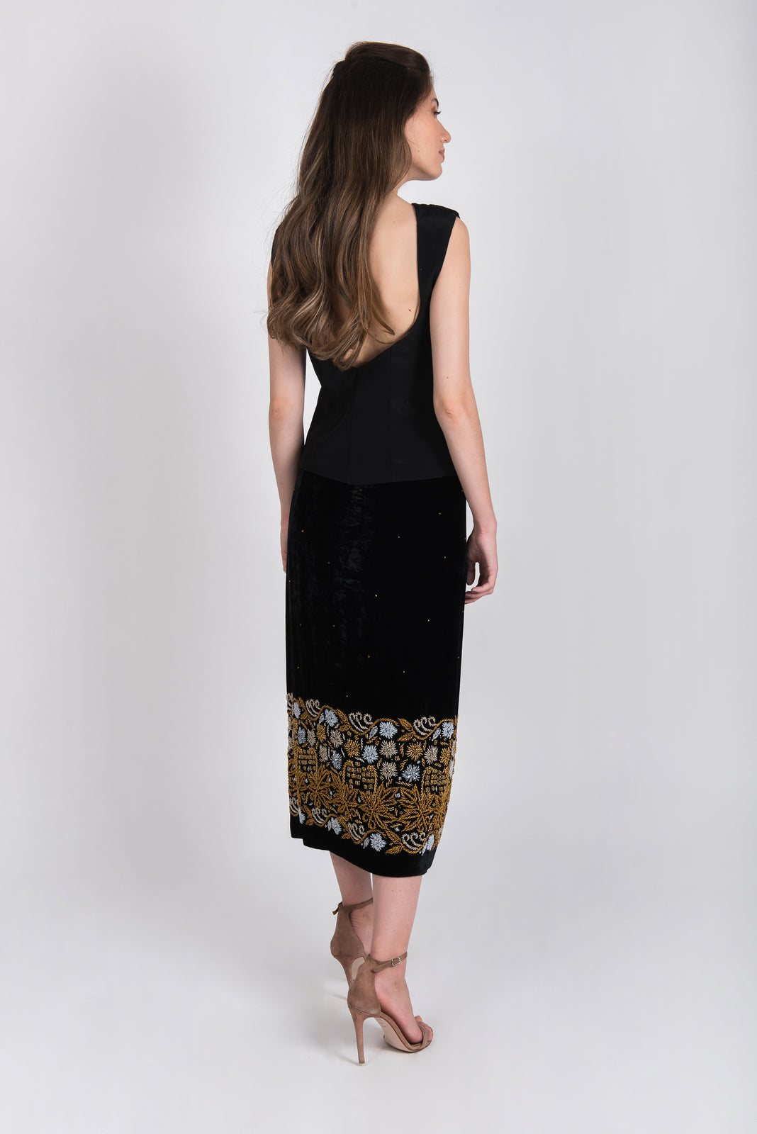 Load image into Gallery viewer, Velvet skirt with hand-stitched beads