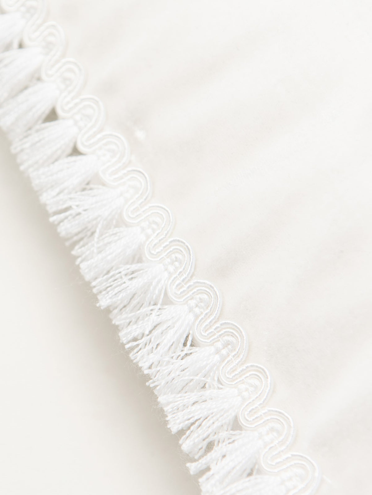 Incarca imaginea in galerie, Set perna decorativa + Cartea "Calatori in propria tara" Editia 1