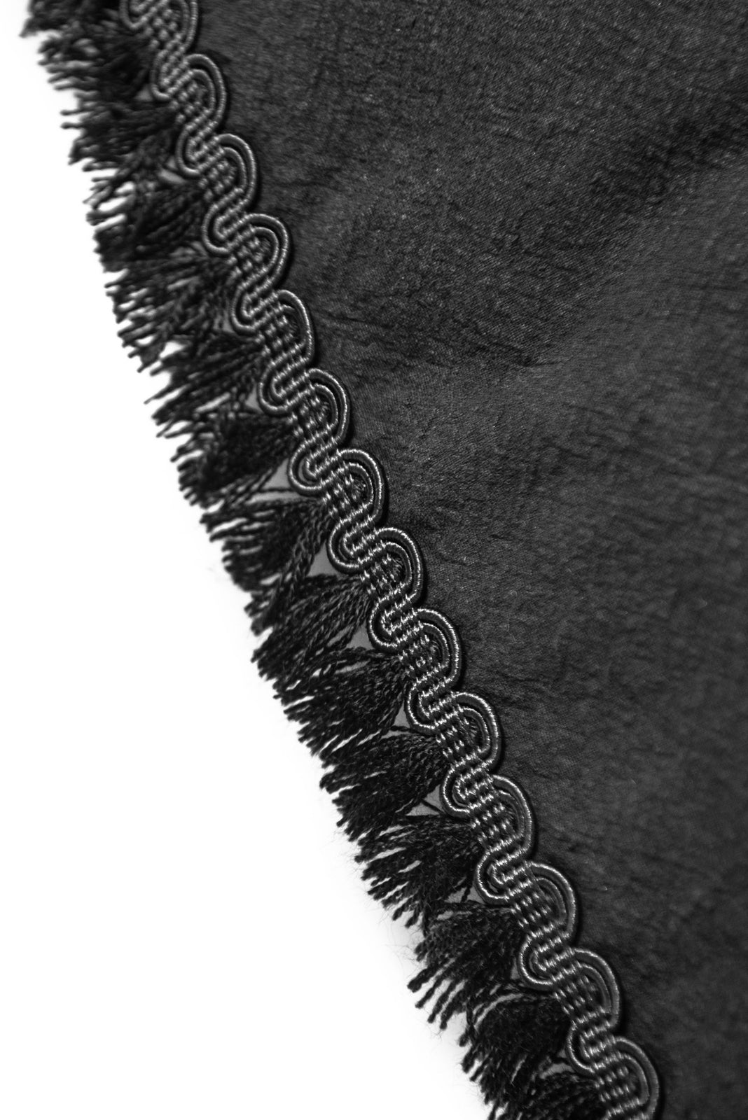 Incarca imaginea in galerie, Perna decorativa din panza topita cu broderie argintie