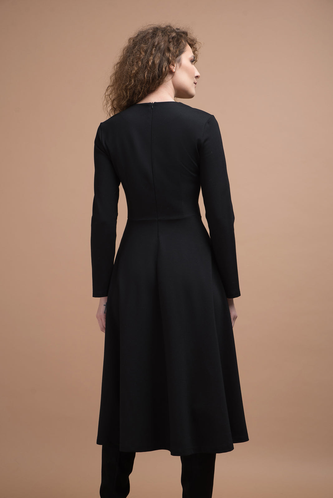 Incarca imaginea in galerie, Rochie din jerse cu bustul brodat