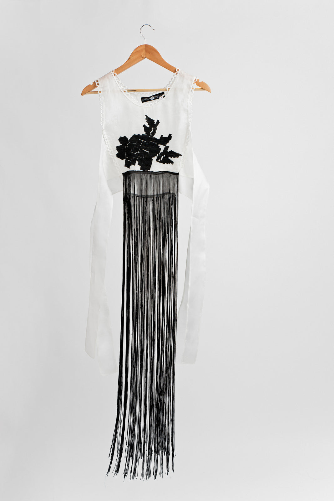Incarca imaginea in galerie, Top cu broderie computerizata neagra
