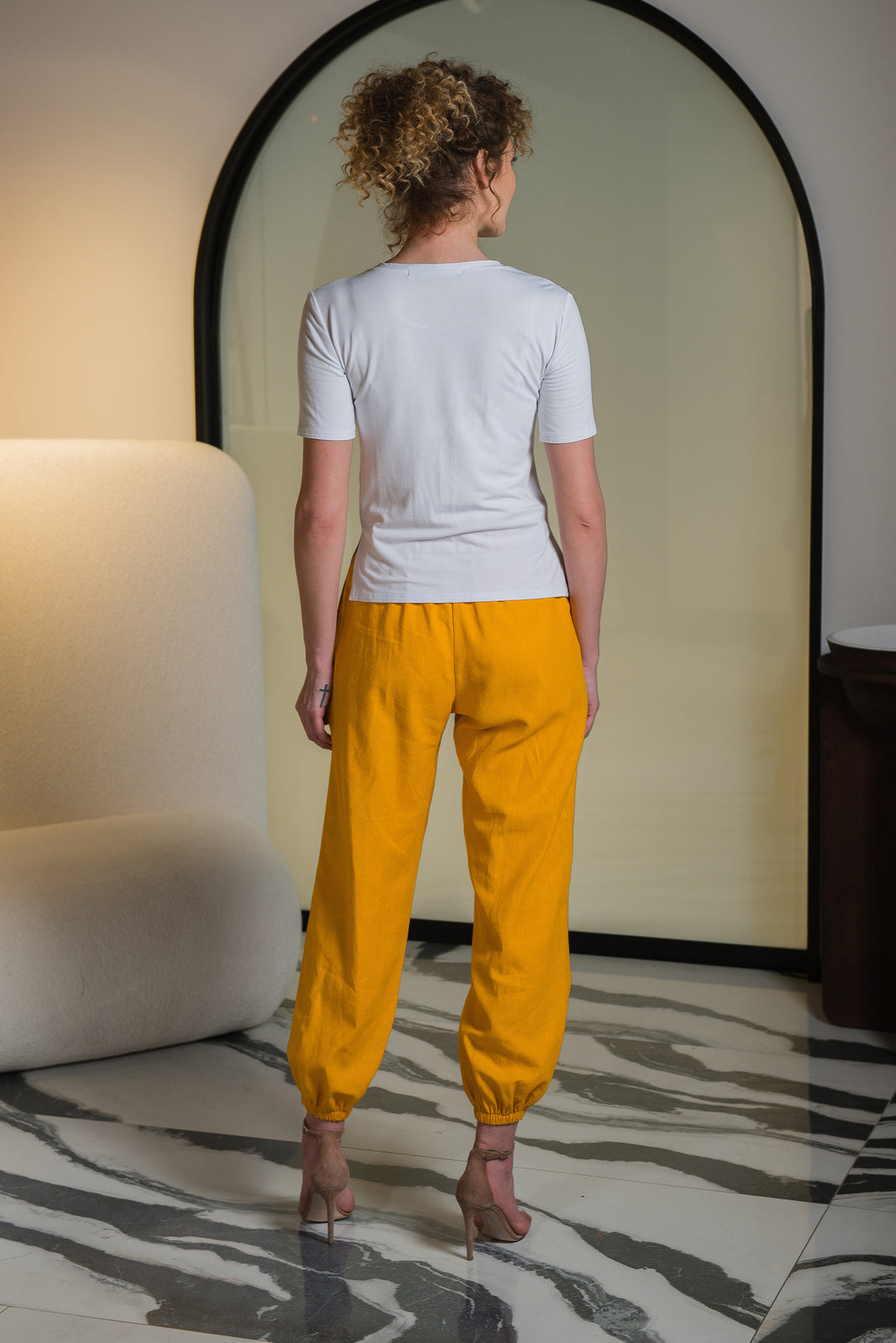 Incarca imaginea in galerie, Tricou cu broderie proverb "Cind inimile sunt sincere nu trebuie multe cuvinte"