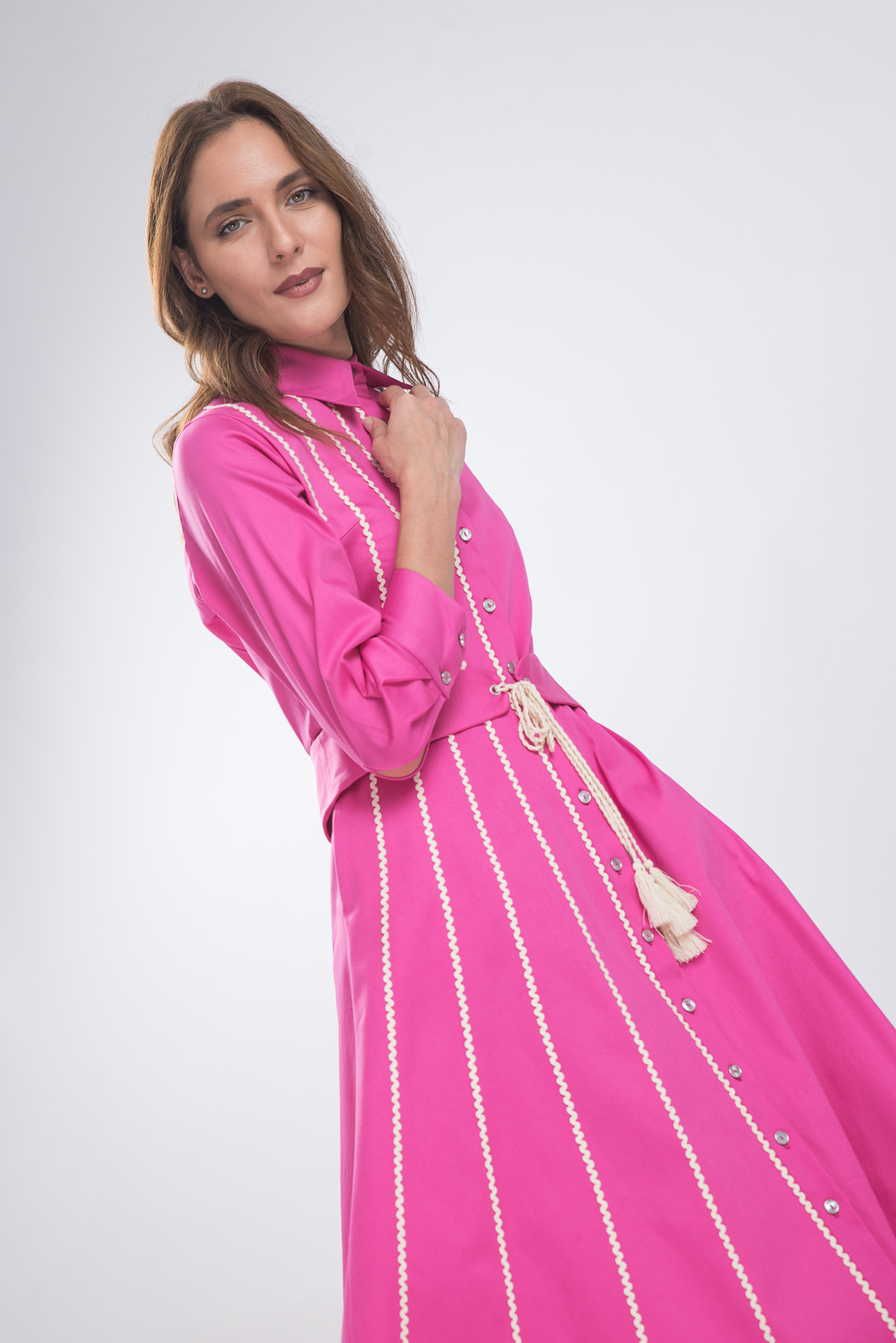 Incarca imaginea in galerie, Rochie camasa din bumbac satinat fuchsia cu aplicatii macrame