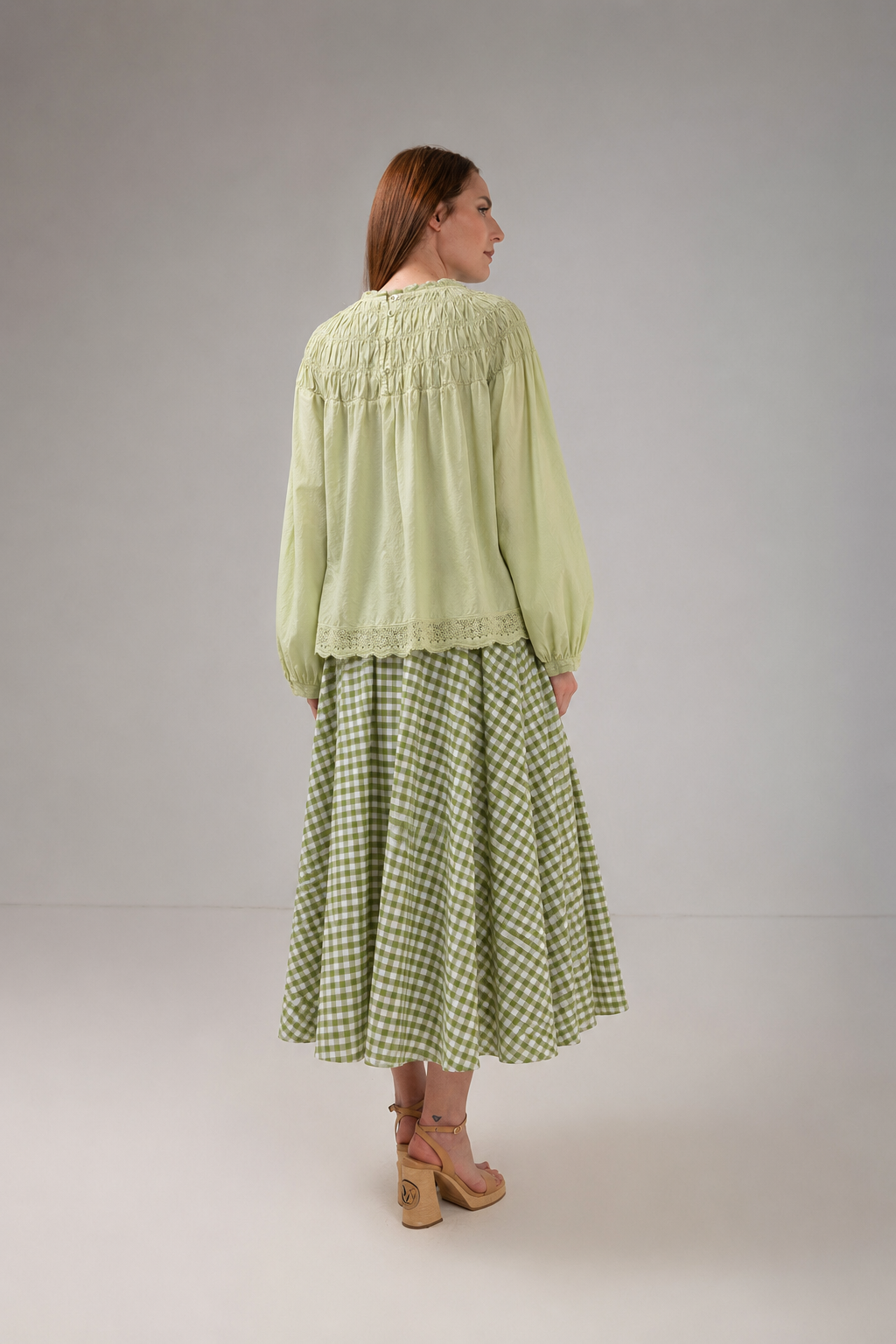 Load image into Gallery viewer, The blouse is made of viscose