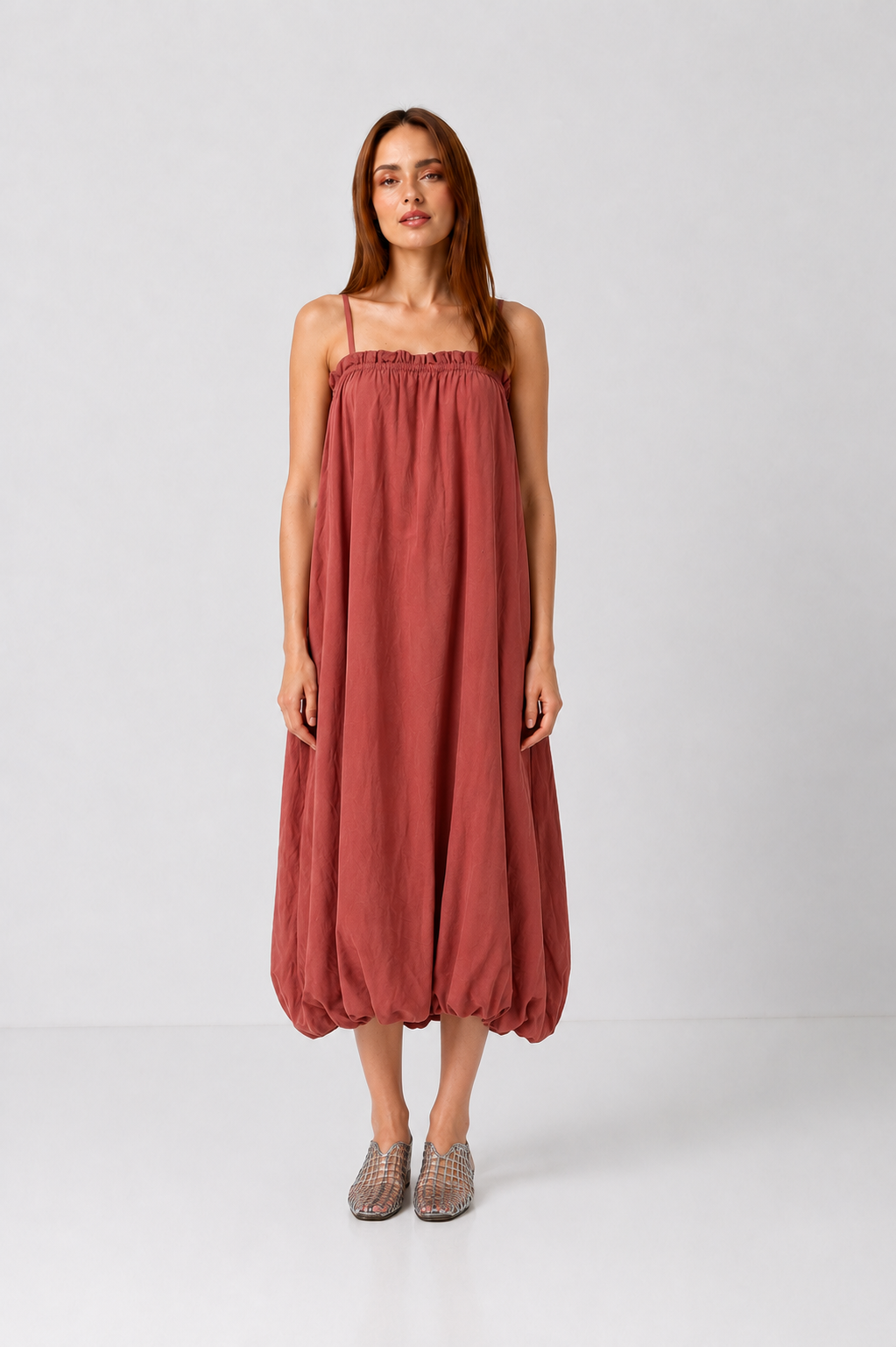 Load image into Gallery viewer, Rochie midi oversized cu spate decupat și fundă decorativă – Terracotta