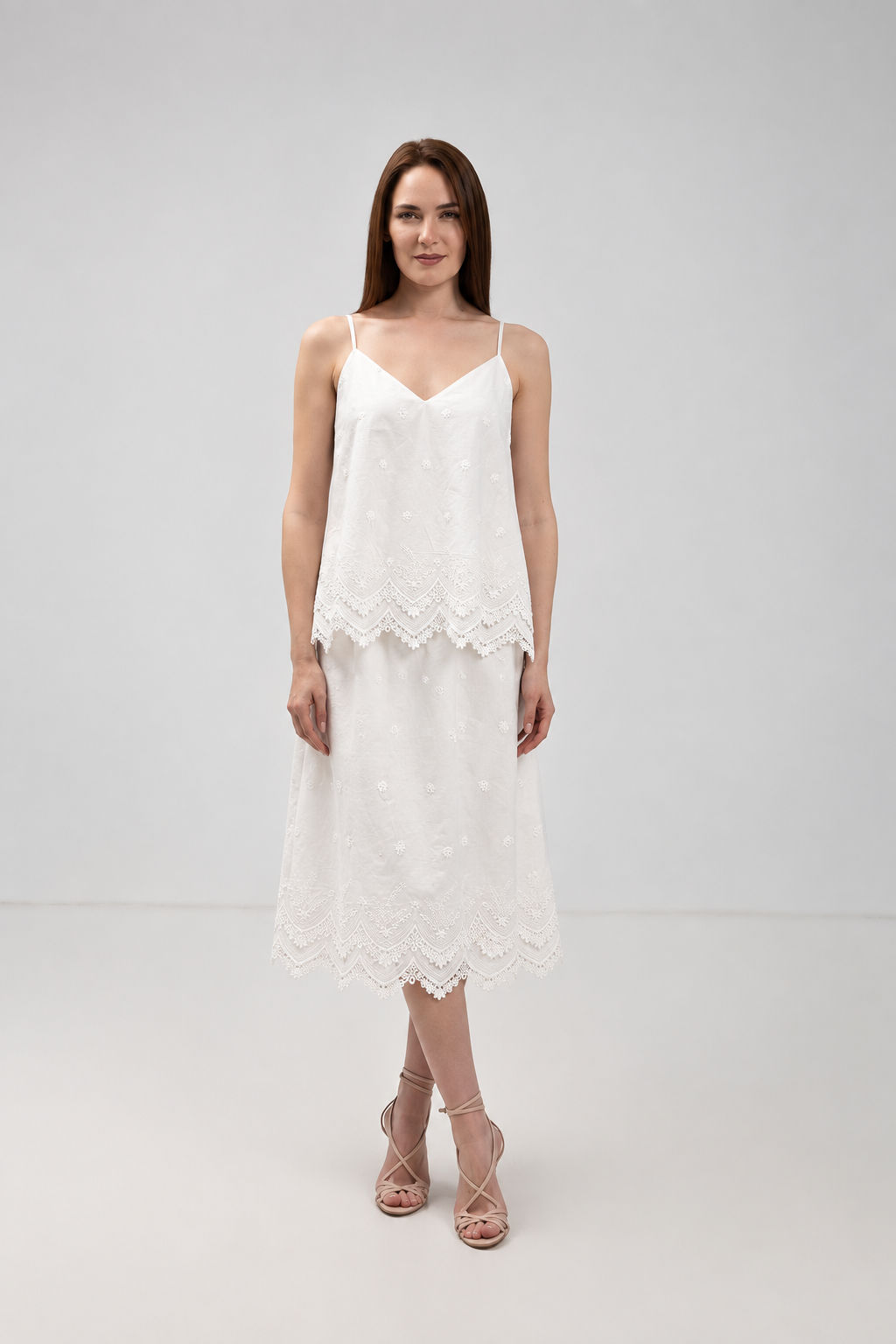Load image into Gallery viewer, Ivory top made of natural silk with straps and lace