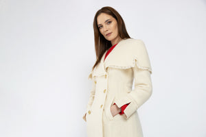 Palton midi crem din stofa de lana cu capa scurta