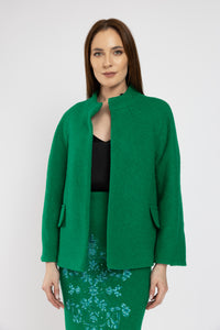 Costum verde din jacheta scurta si fusta din lana cu broderie florala