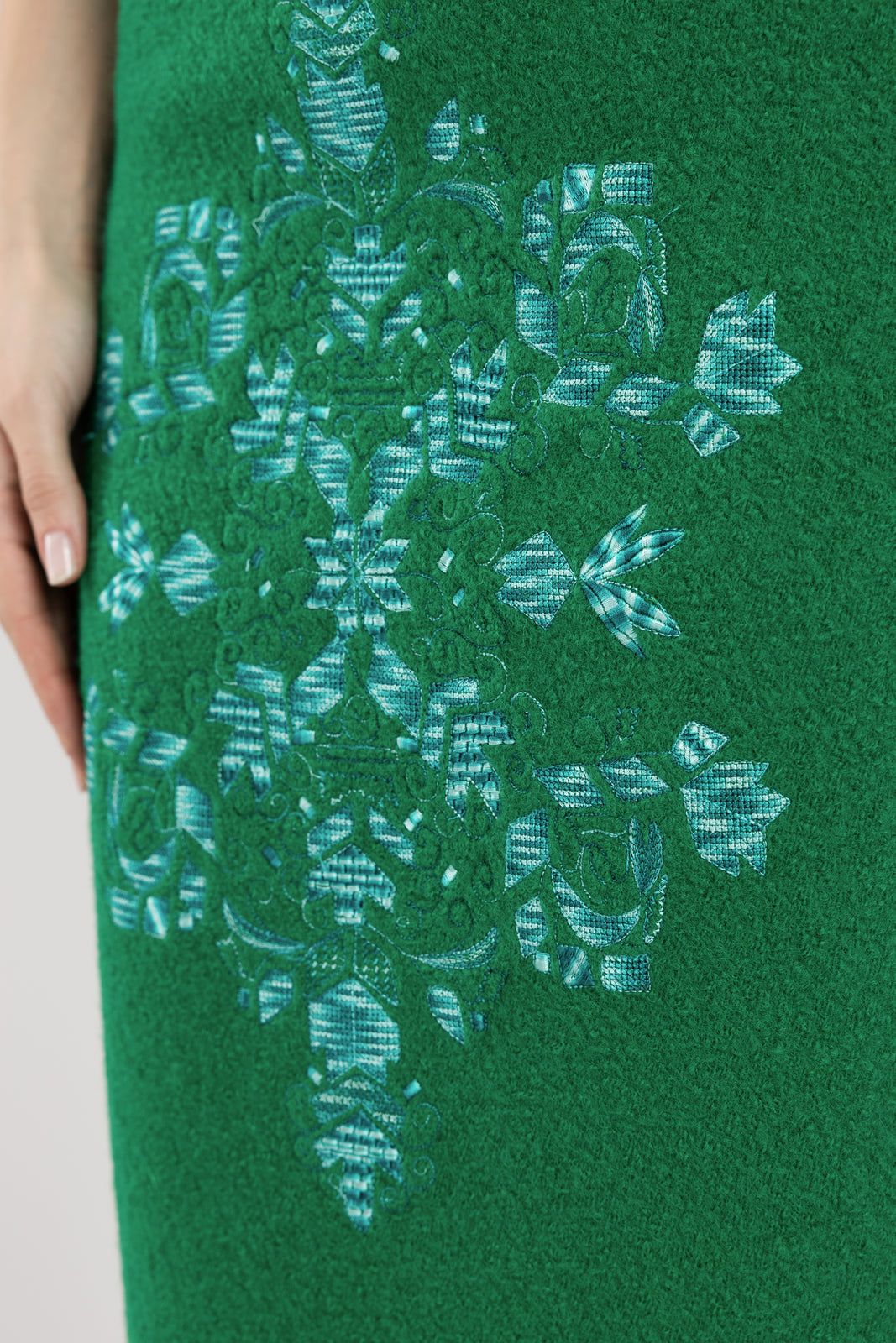 Incarca imaginea in galerie, Fusta midi verde din lana cu broderie florala