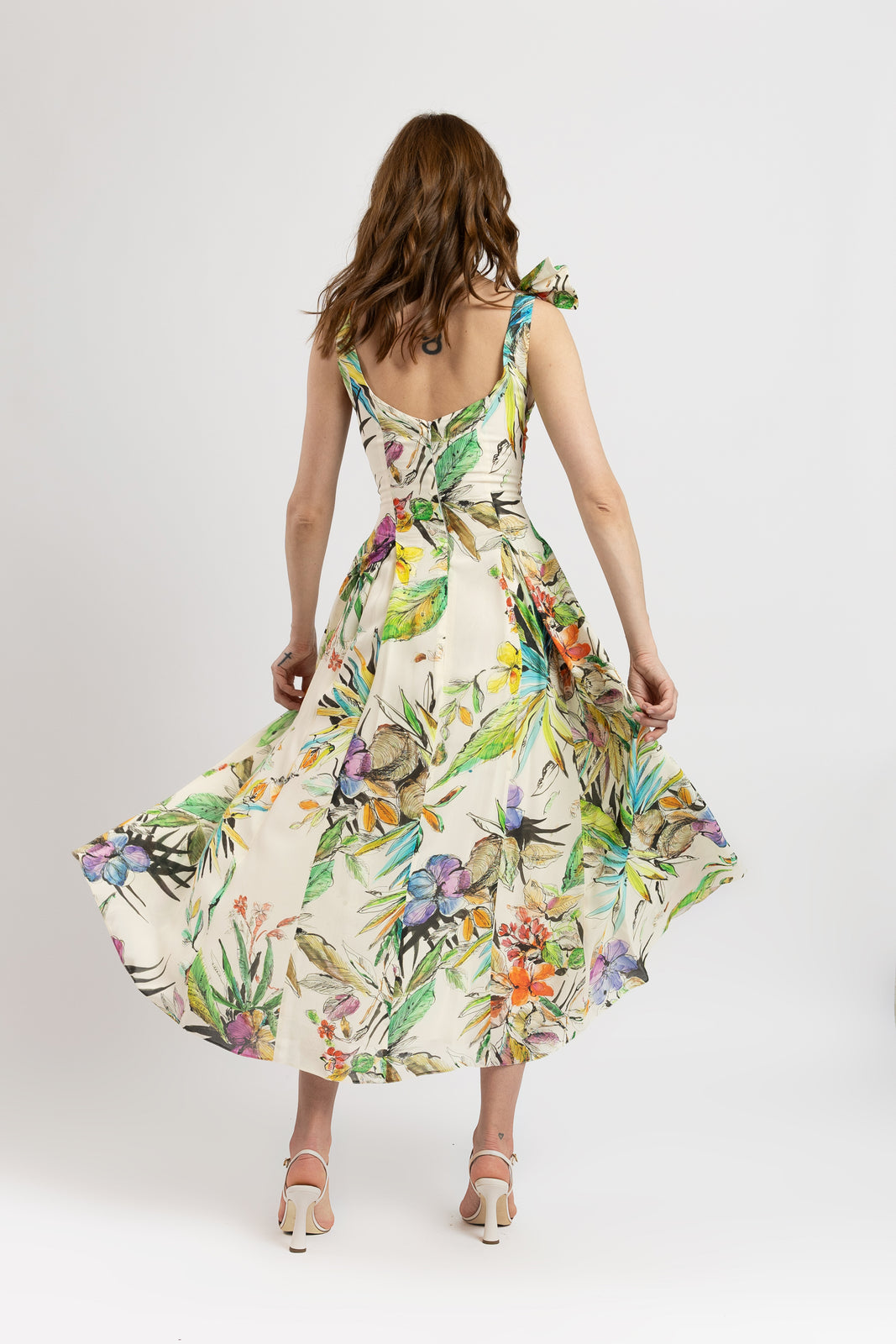 Incarca imaginea in galerie, Rochie lunga din vascoza cu imprimeu floral in nuante pastelate