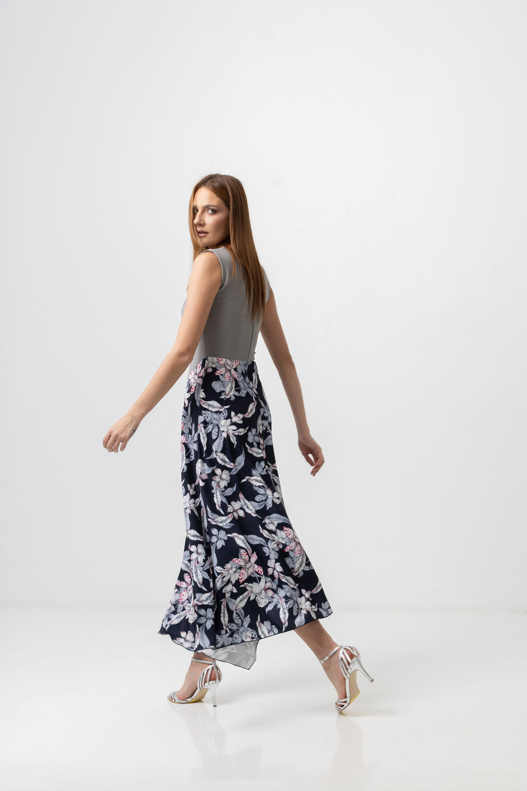 Load image into Gallery viewer, Dusty pink midi dress with cut-out shoulders