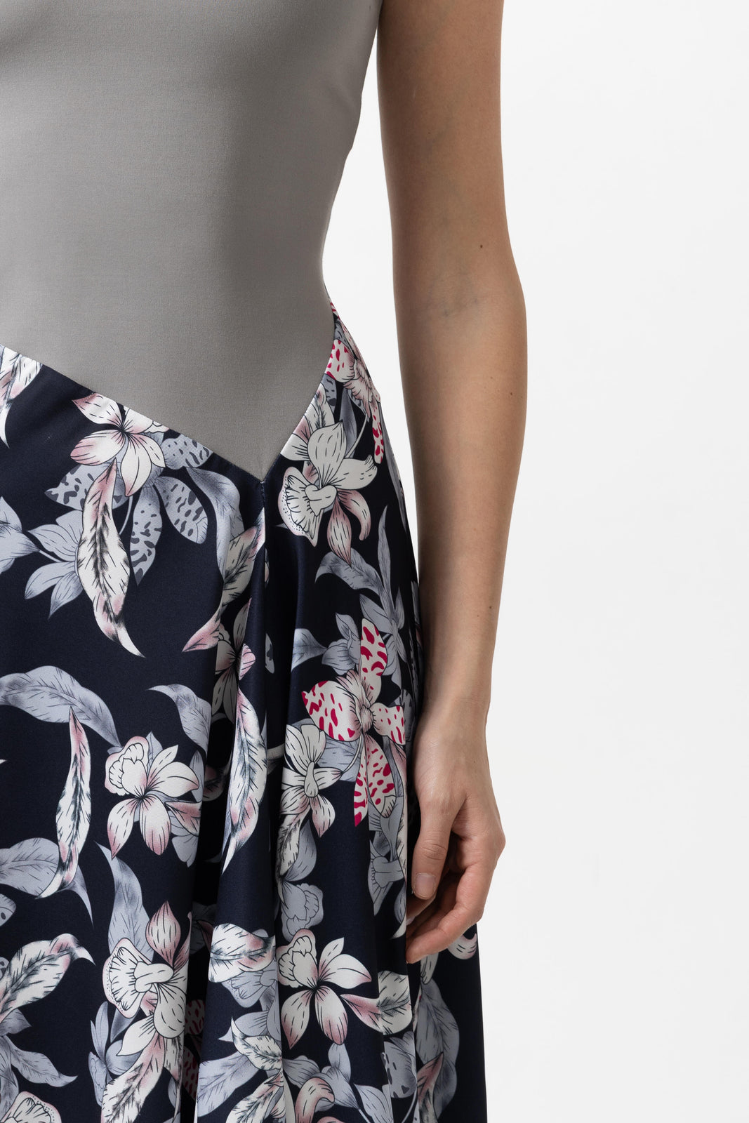 Load image into Gallery viewer, Dusty pink midi dress with cut-out shoulders