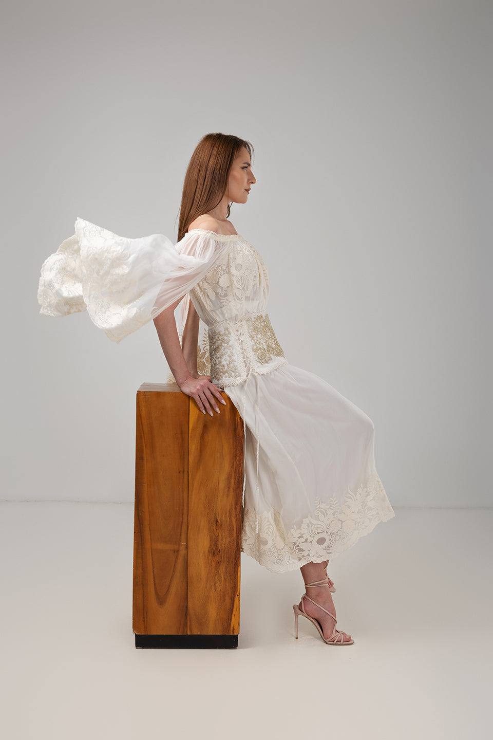 Load image into Gallery viewer, Midi white taffeta skirt
