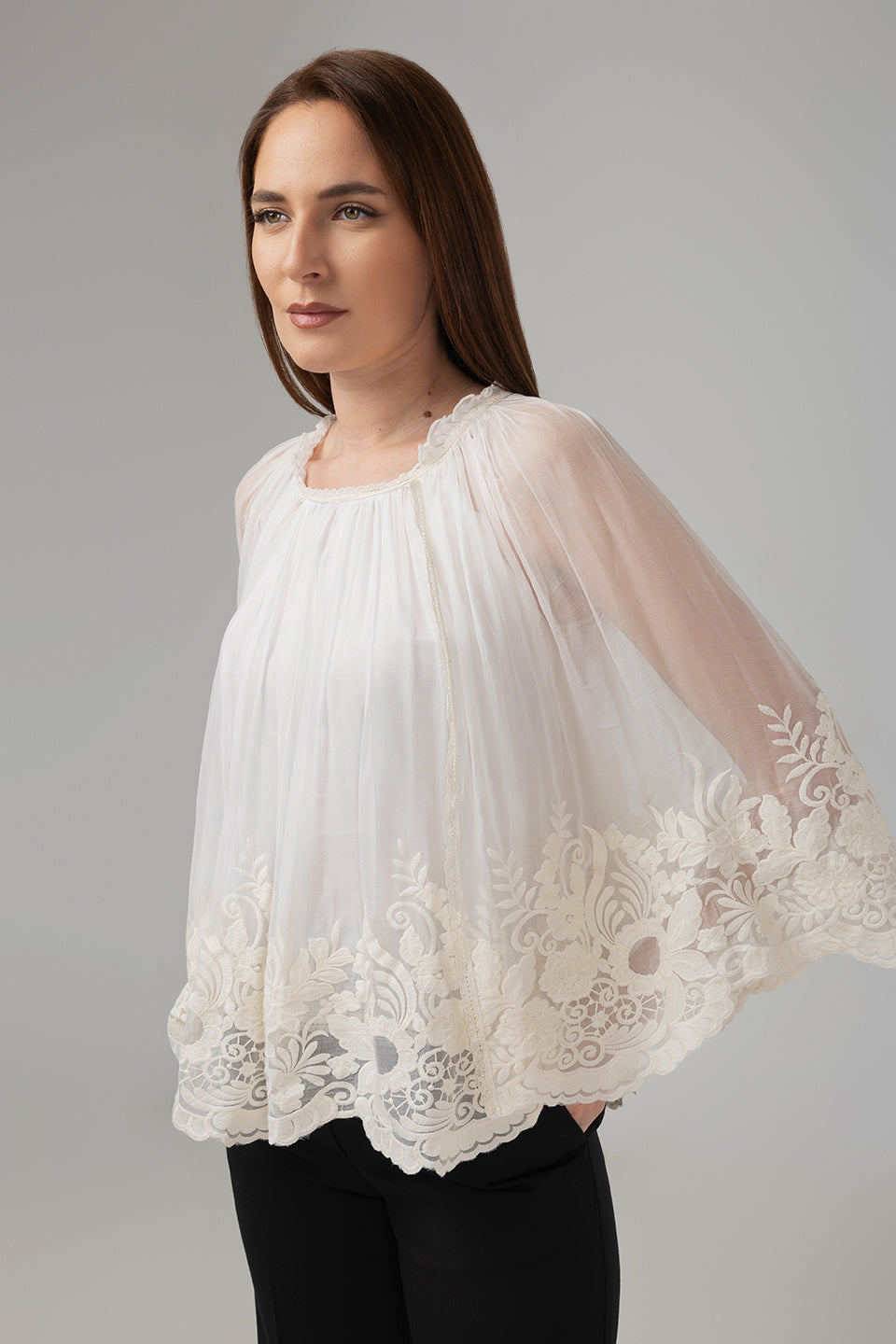 Incarca imaginea in galerie, Bluză ivoar din mătase naturală cu broderie florală și croială vaporoasă