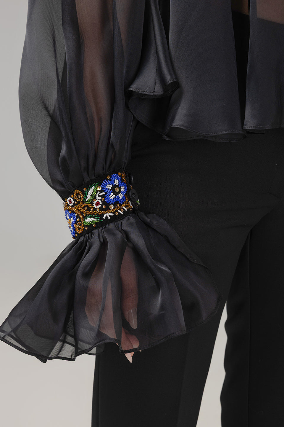 Incarca imaginea in galerie, Bluză couture din organza transparentă cu manșete din catifea cusute manual