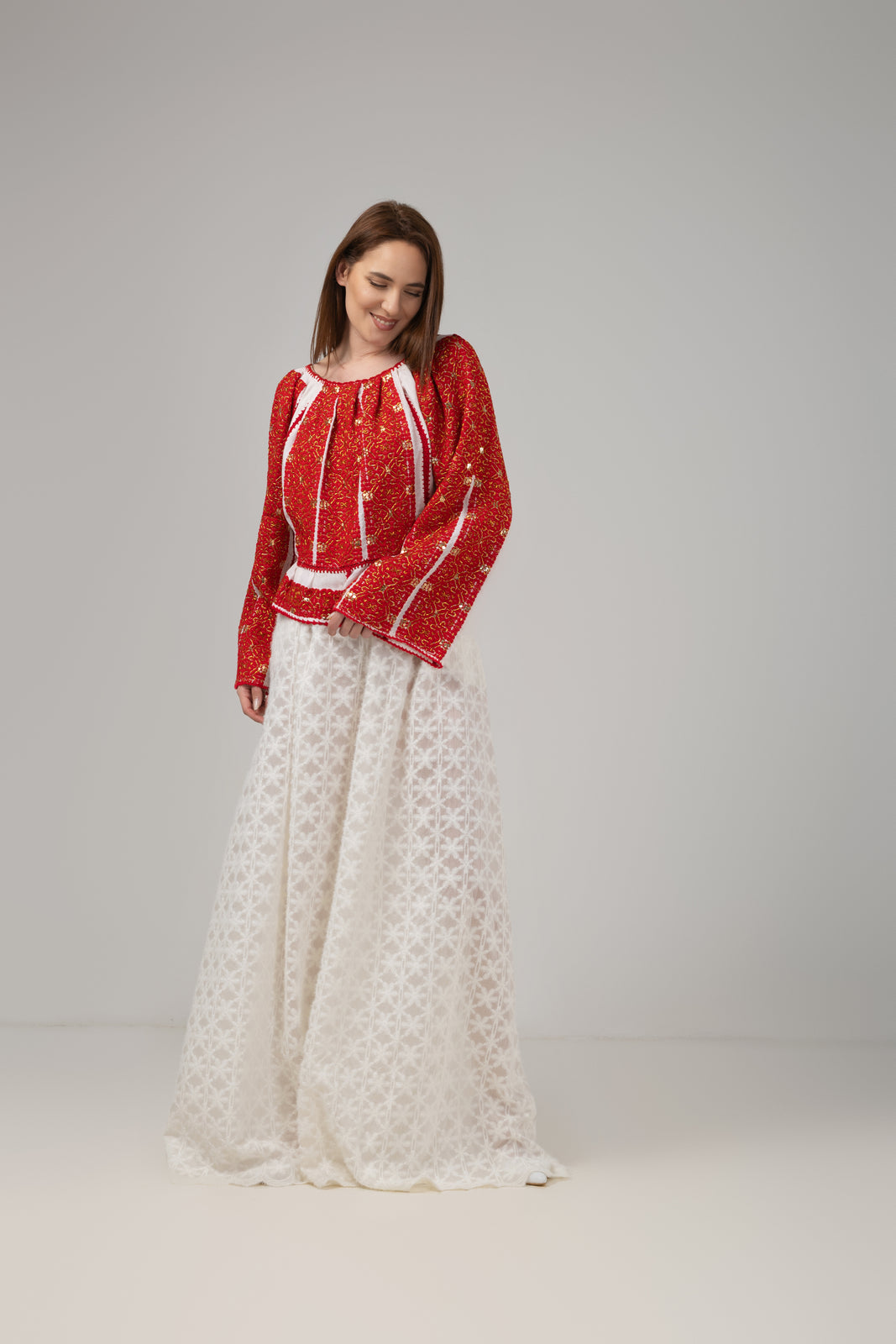 Incarca imaginea in galerie, Bluza tip ie cusuta manual cu fir rosu pe panza de casa