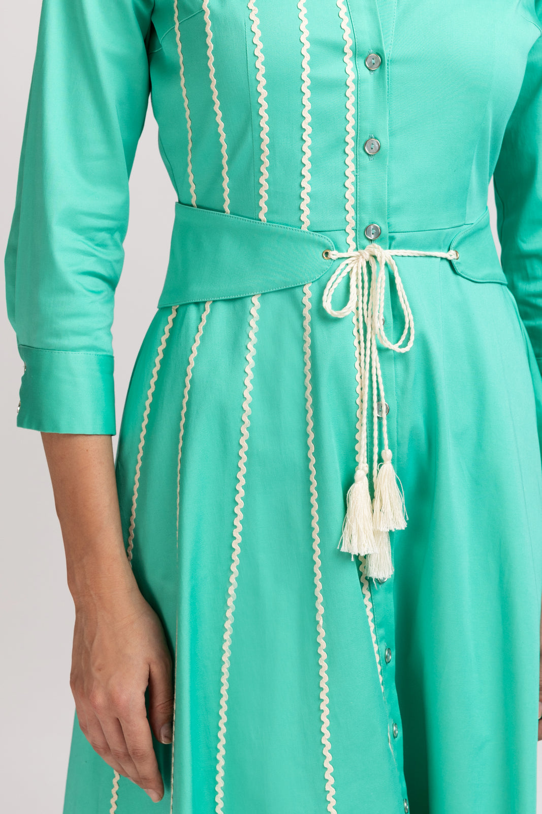 Incarca imaginea in galerie, Rochie camasa din bumbac verde menta cu aplicatii macrame