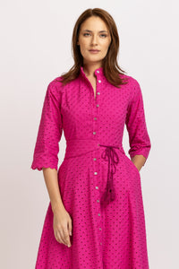 Rochie fuchsia din bumbac cu broderie spartă si brau in talie