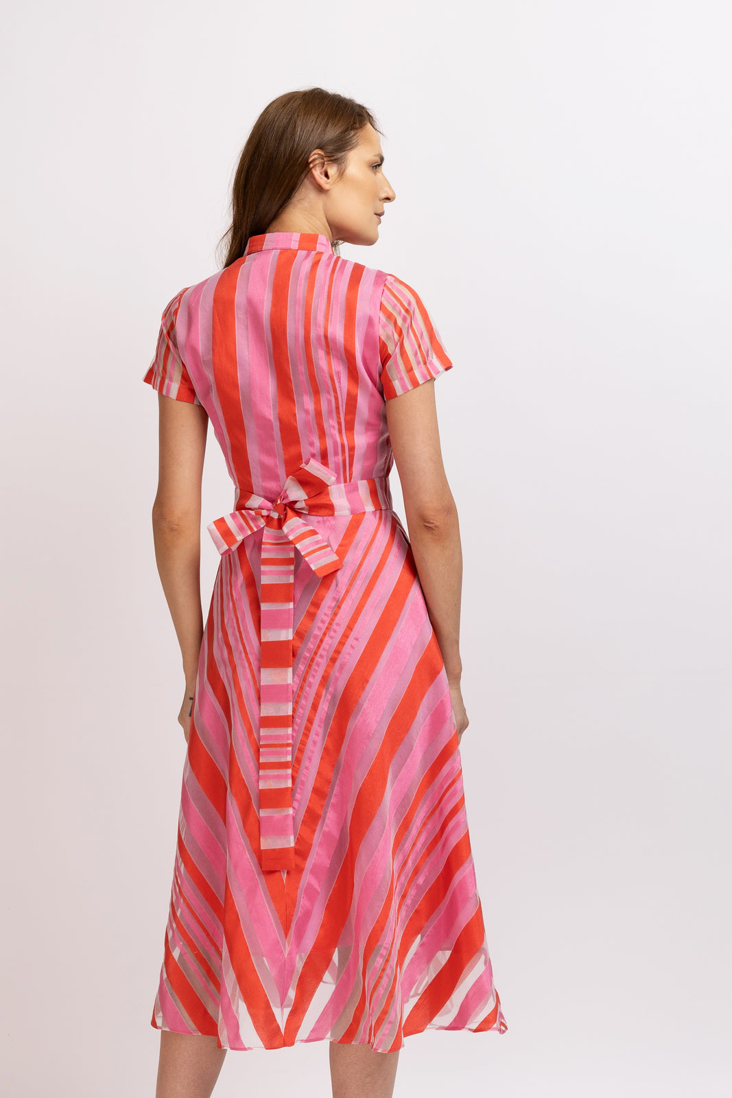 Load image into Gallery viewer, Fuchsia cotton dress with broken embroidery and puff sleeves