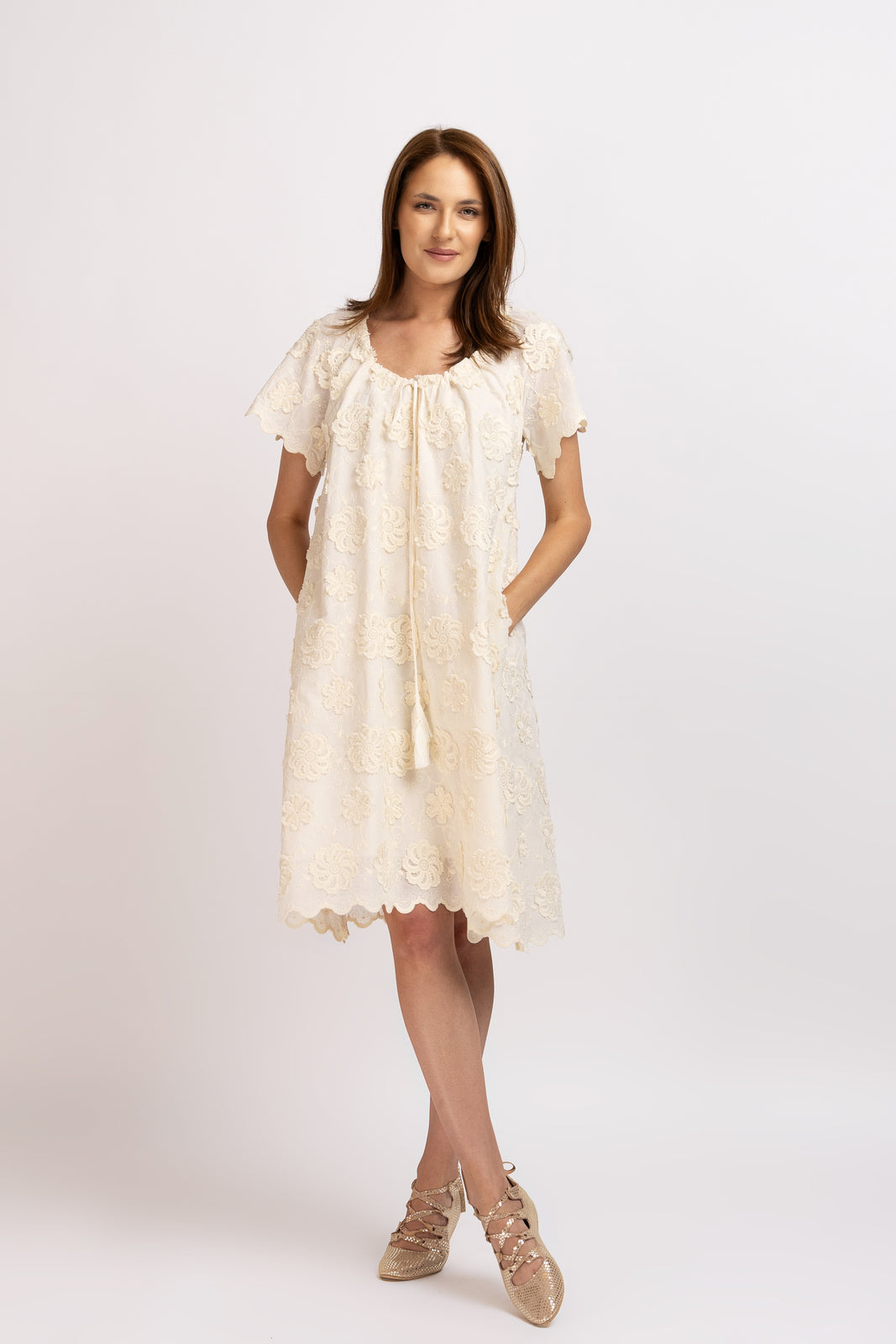 Load image into Gallery viewer, Short cotton dress with floral print and short sleeves