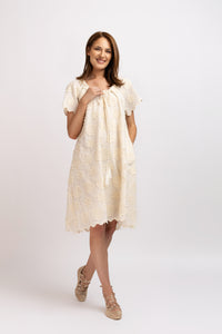 Short cotton dress with floral print and short sleeves