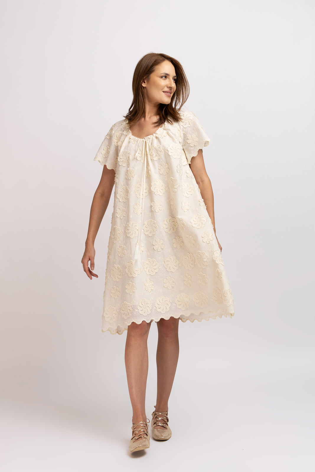 Load image into Gallery viewer, Short cotton dress with floral print and short sleeves