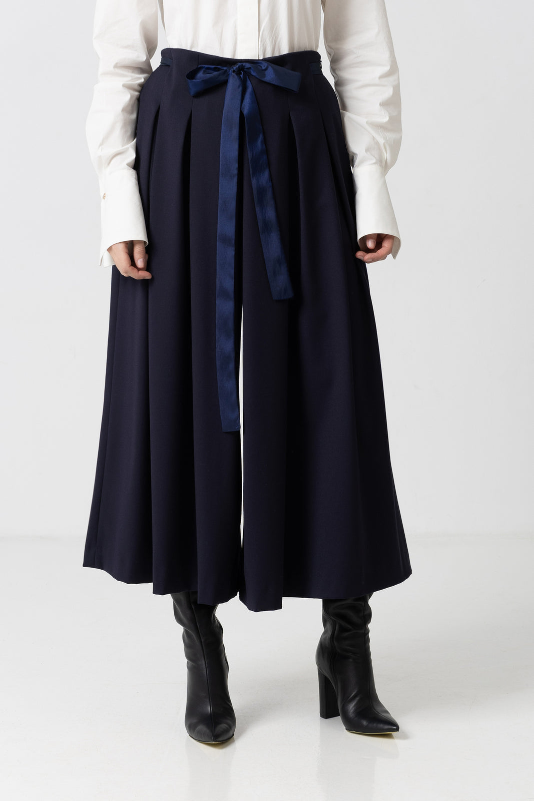 Load image into Gallery viewer, Midi white taffeta skirt
