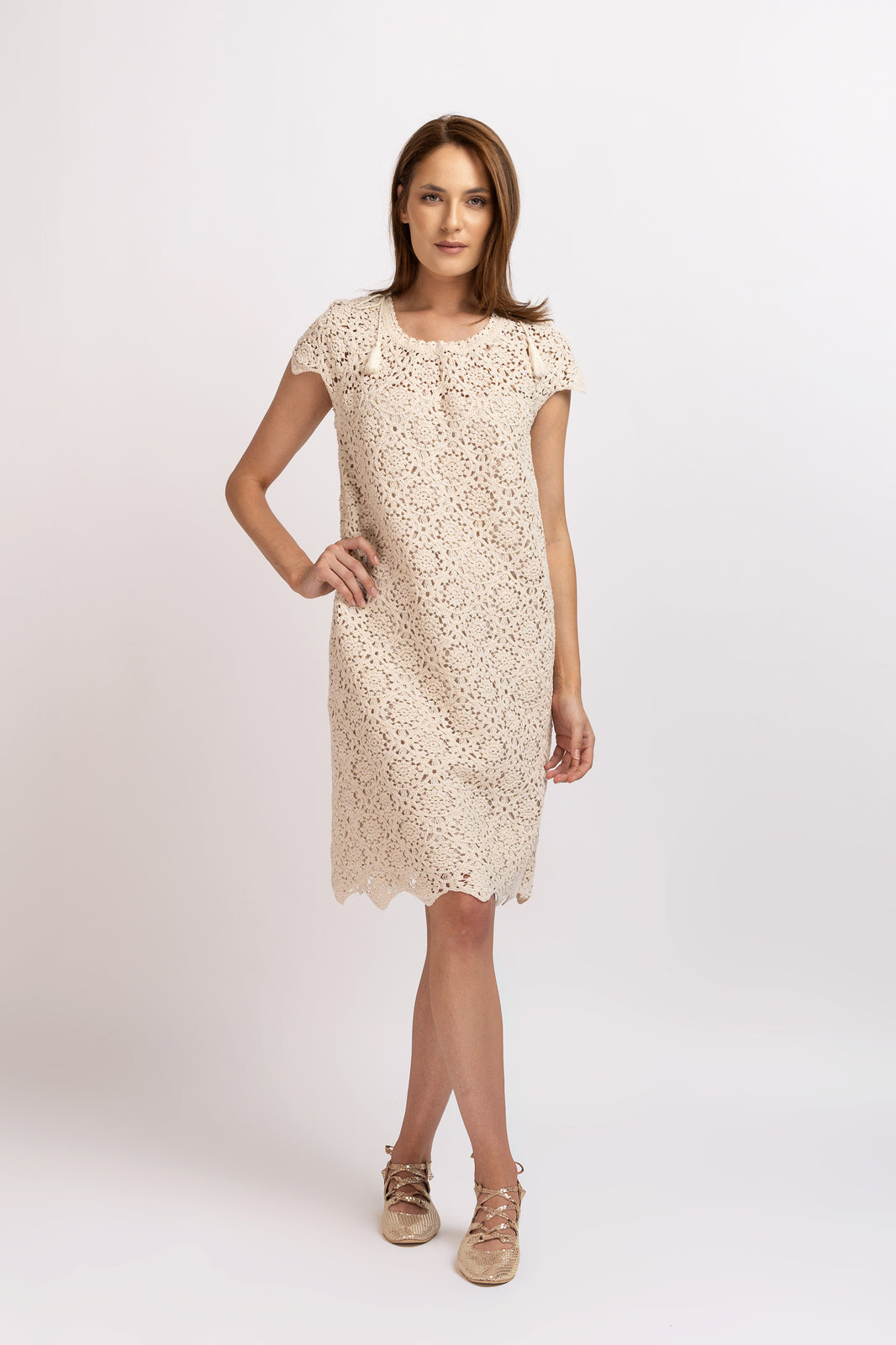 Incarca imaginea in galerie, Rochie scurta din bumbac bej cu macrame floral