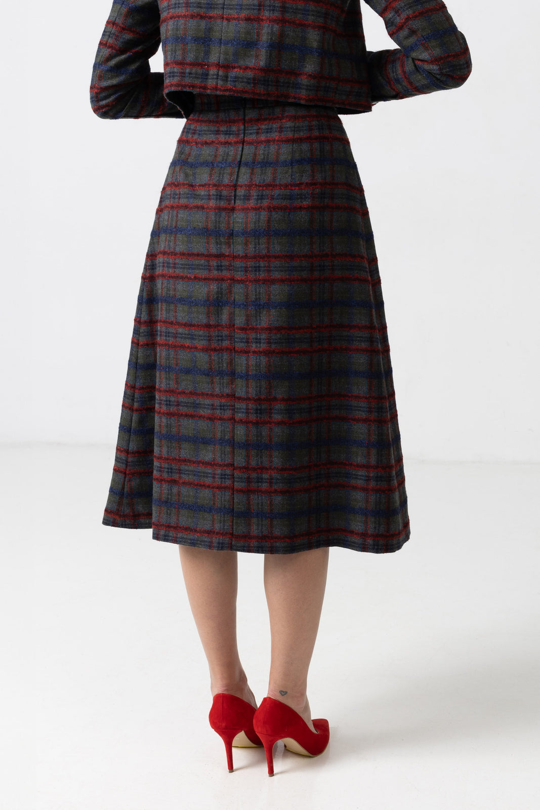 Load image into Gallery viewer, Midi white taffeta skirt