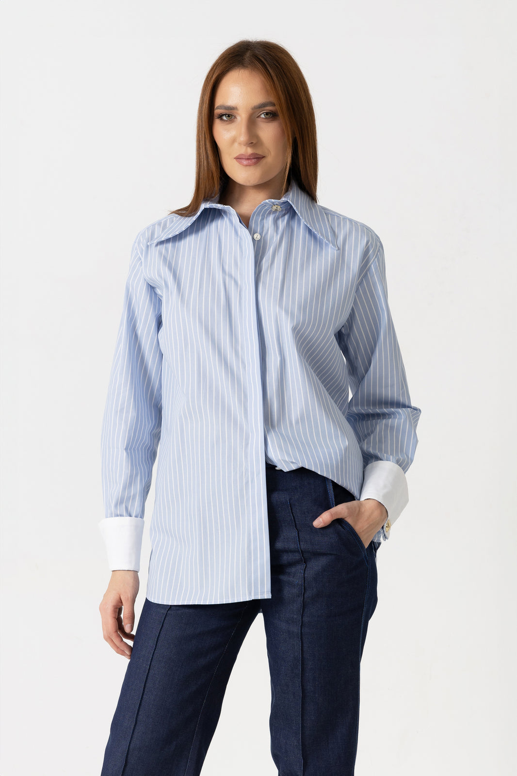 Load image into Gallery viewer, Organza shirt with ivory natural silk and floral embroidery