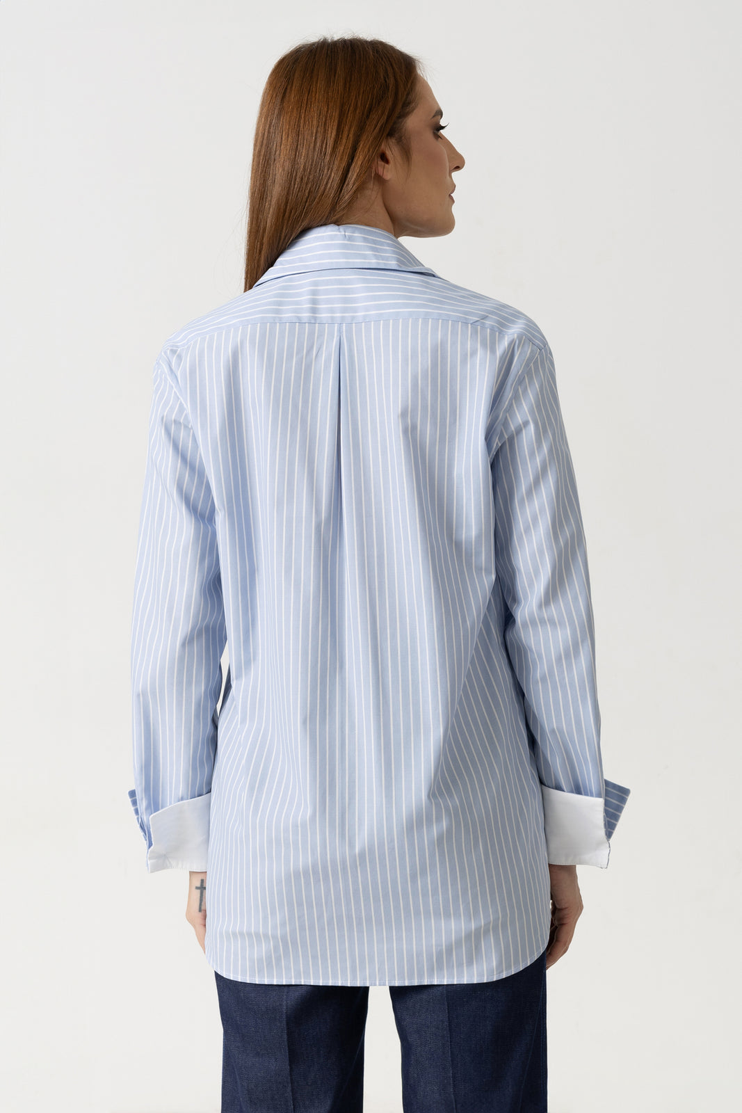 Load image into Gallery viewer, Organza shirt with ivory natural silk and floral embroidery