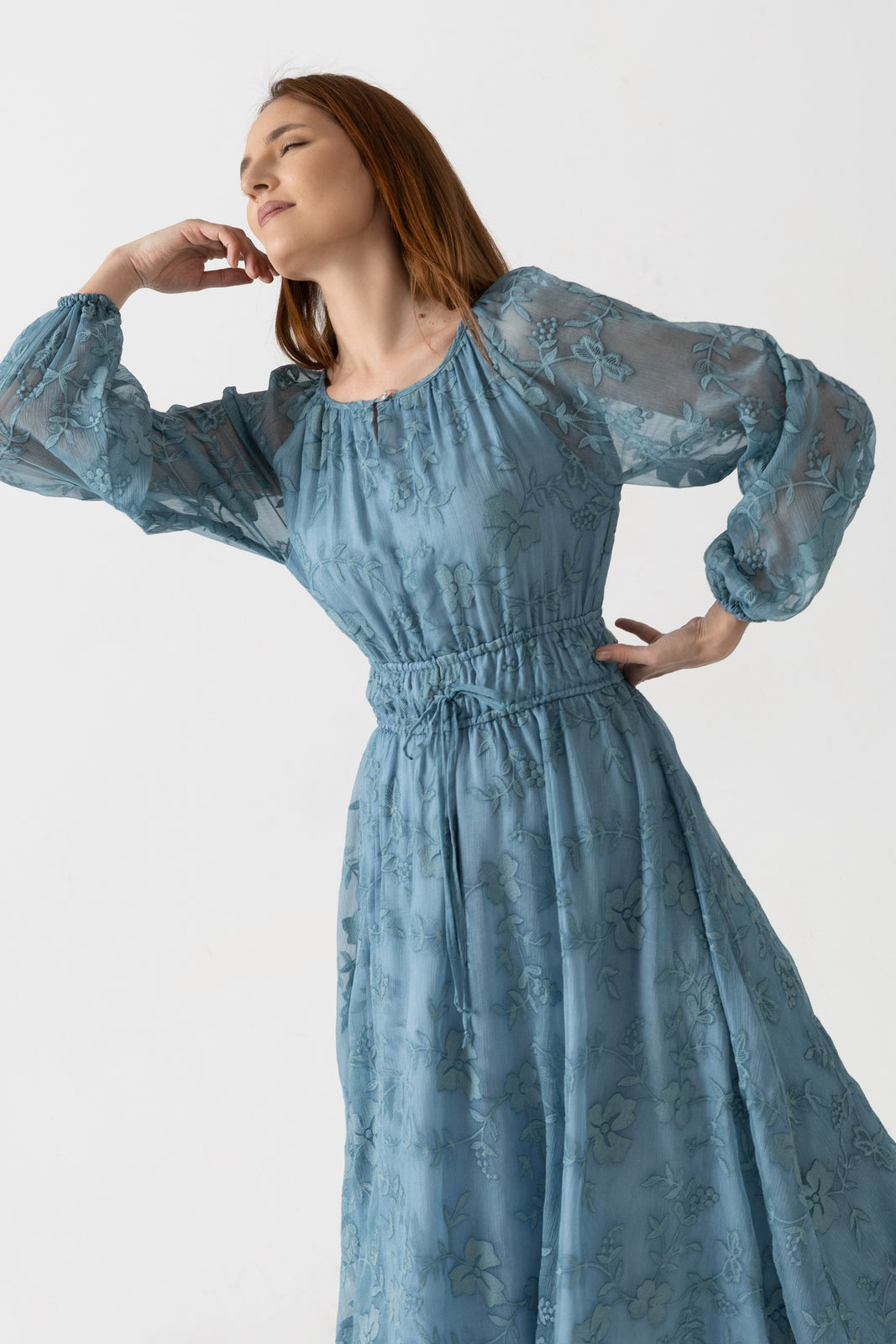 Load image into Gallery viewer, Dusty pink midi dress with cut-out shoulders