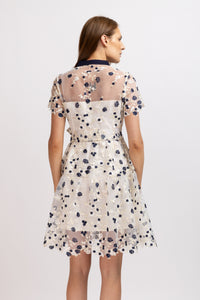 Short organza dress embroidered with flowers 