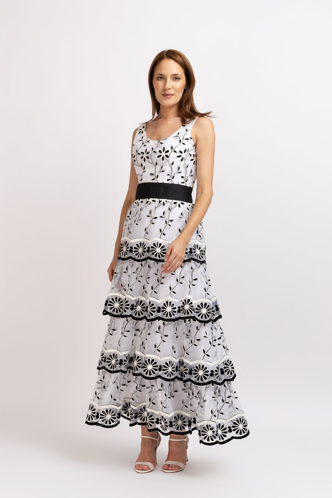 Incarca imaginea in galerie, Rochie cu volane din organza brodata floral cu brau in talie