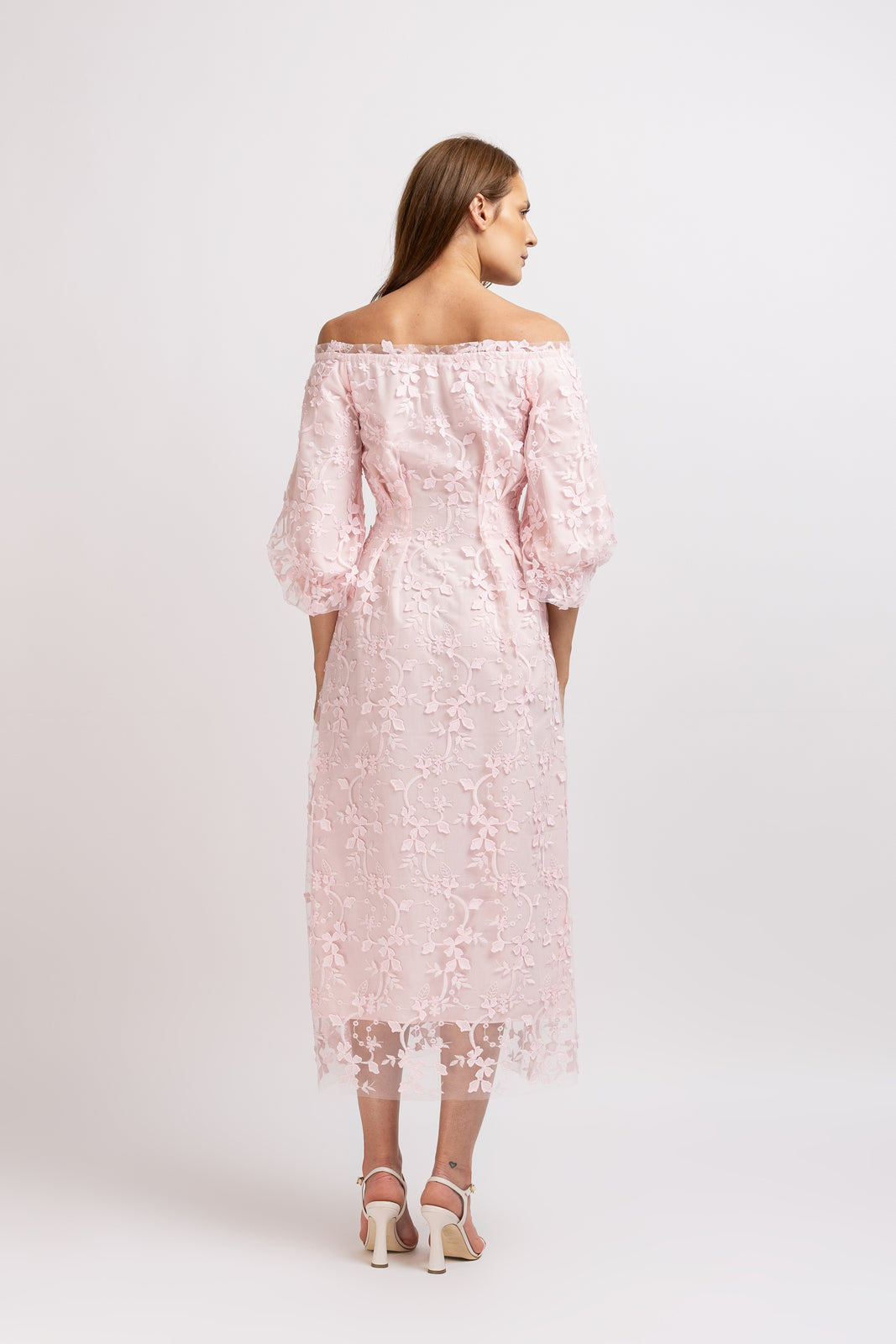 Load image into Gallery viewer, Light pink embroidered tulle midi dress with cut-out shoulders