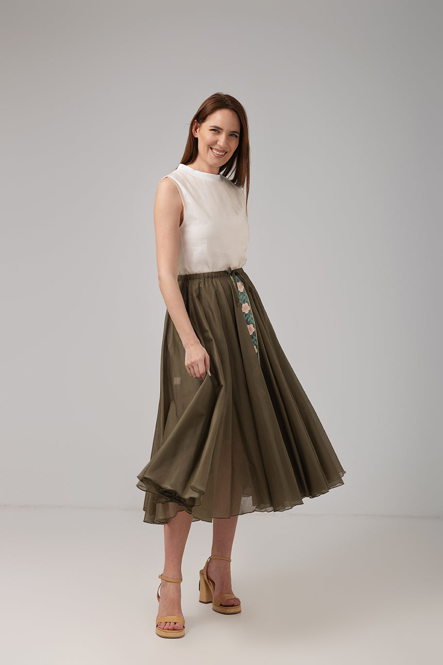 Load image into Gallery viewer, Yellow midi pleated skirt with elastic band