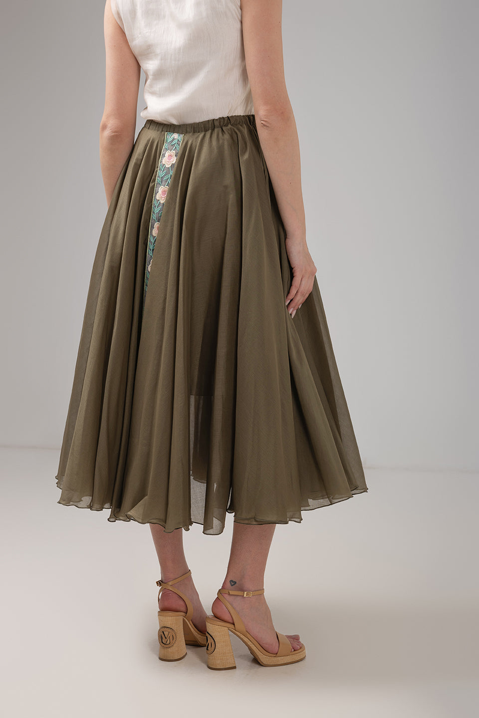 Load image into Gallery viewer, Yellow midi pleated skirt with elastic band
