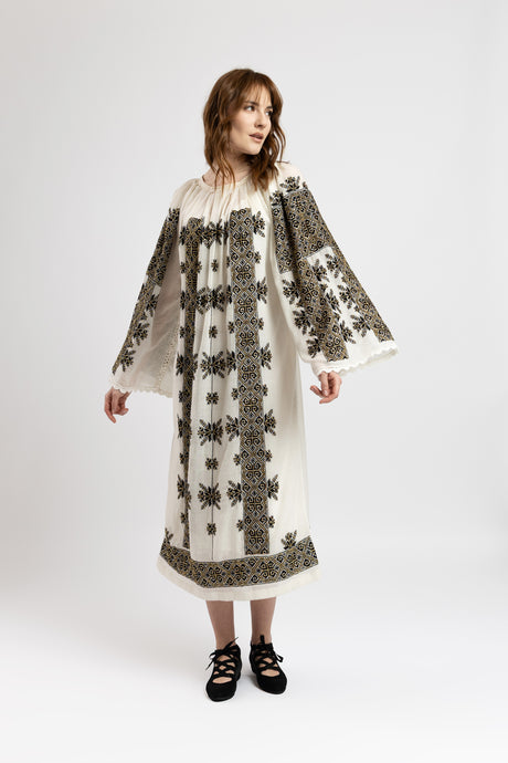 Rochie din lana merin cusuta manual