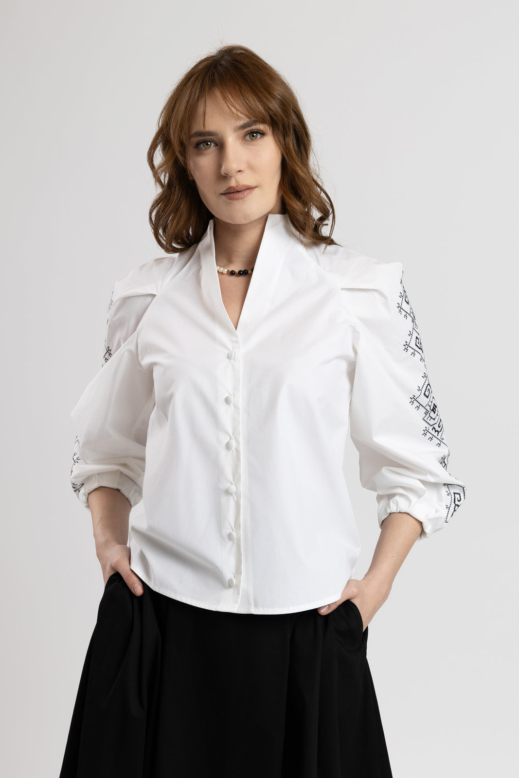 Incarca imaginea in galerie, Camasa tip tunica cu broderie computerizata neagra