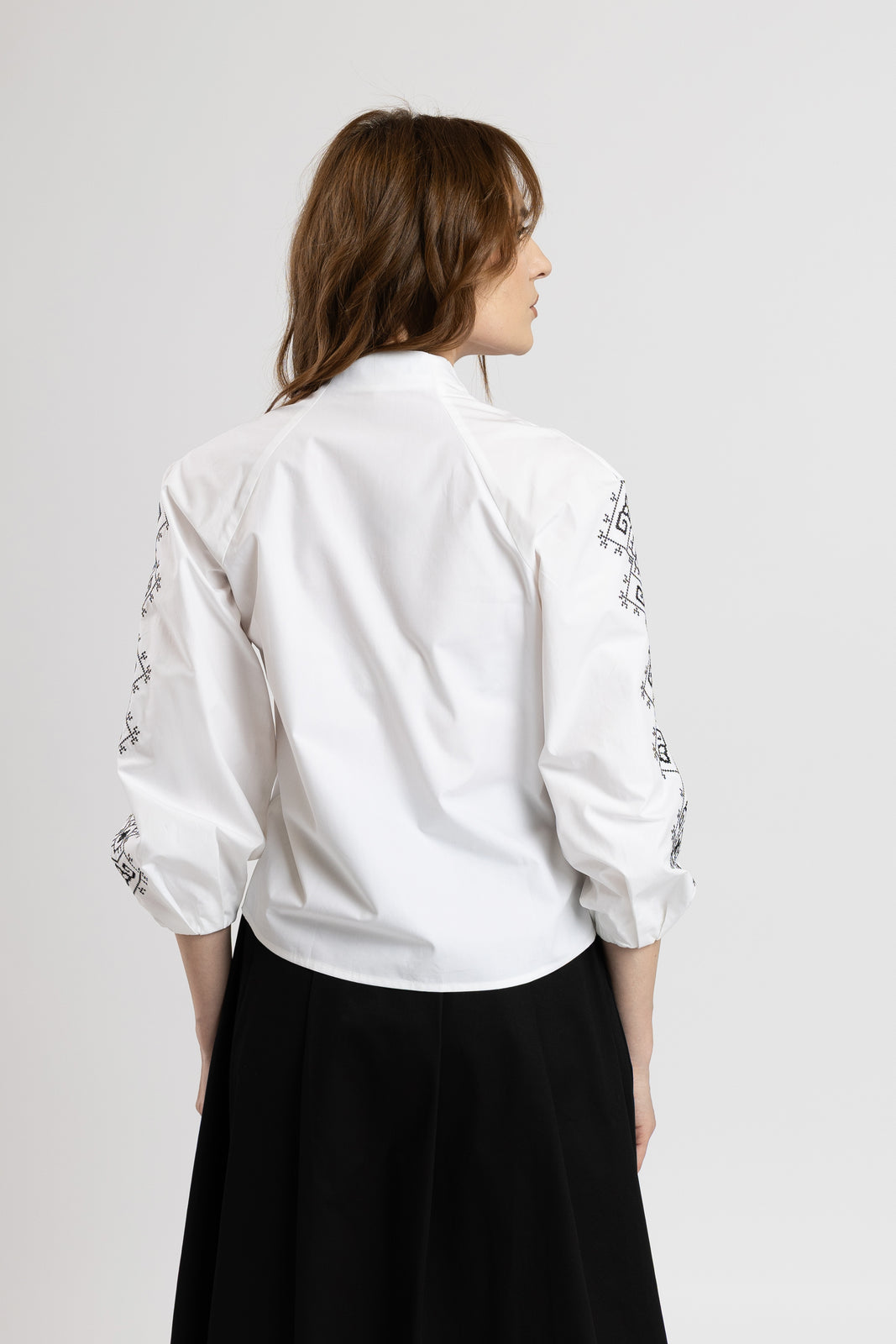 Incarca imaginea in galerie, Camasa tip tunica cu broderie computerizata neagra