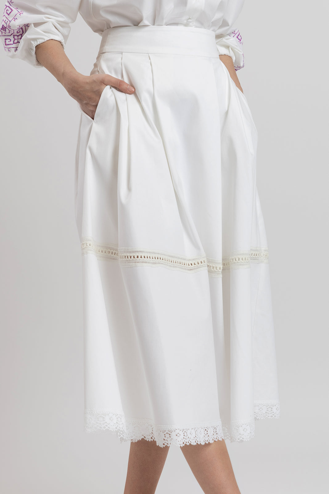 Load image into Gallery viewer, White cotton midi skirt with macrame inserts