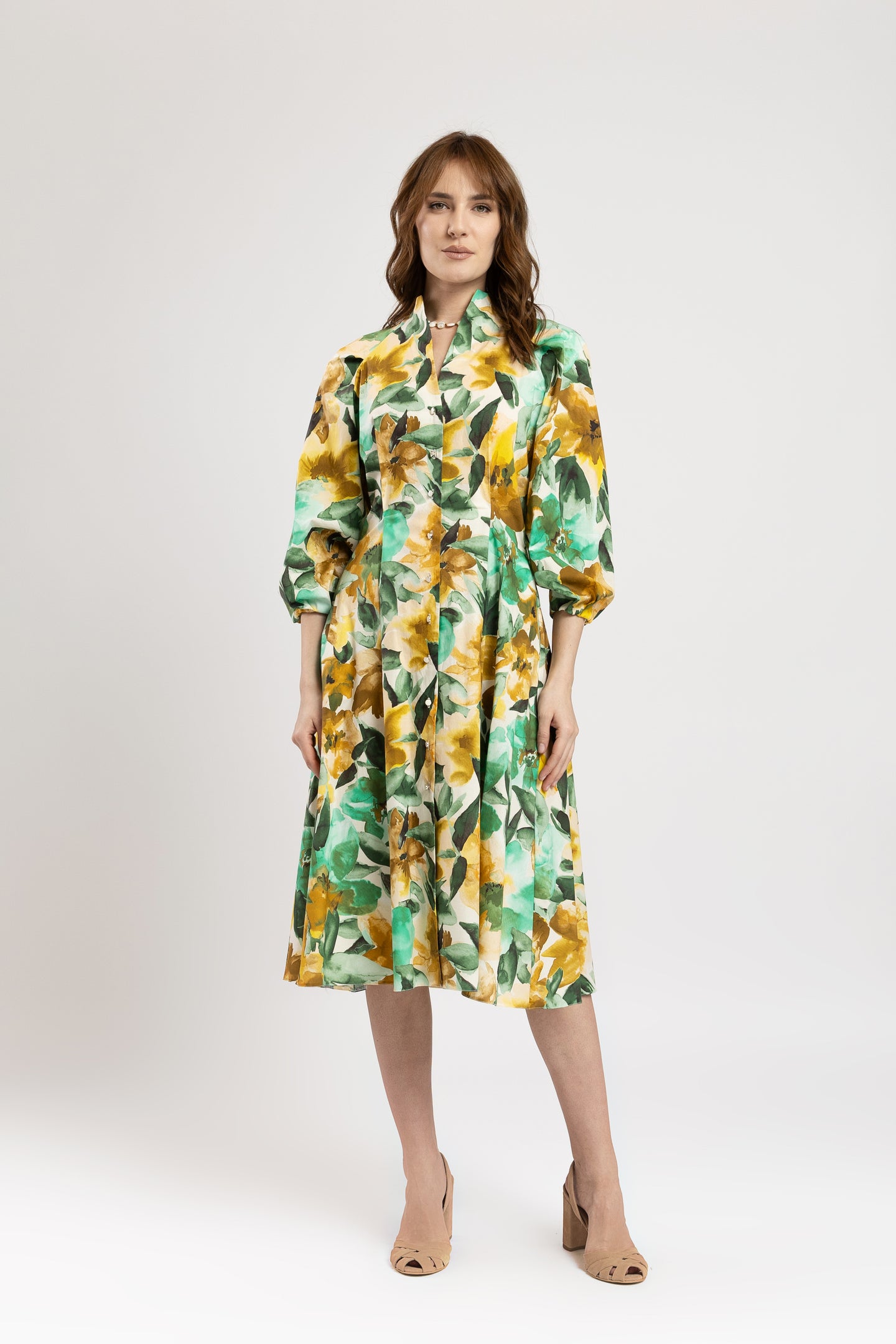 Rochie camasa tip tunica cu imprimeu floral si maneci bufante