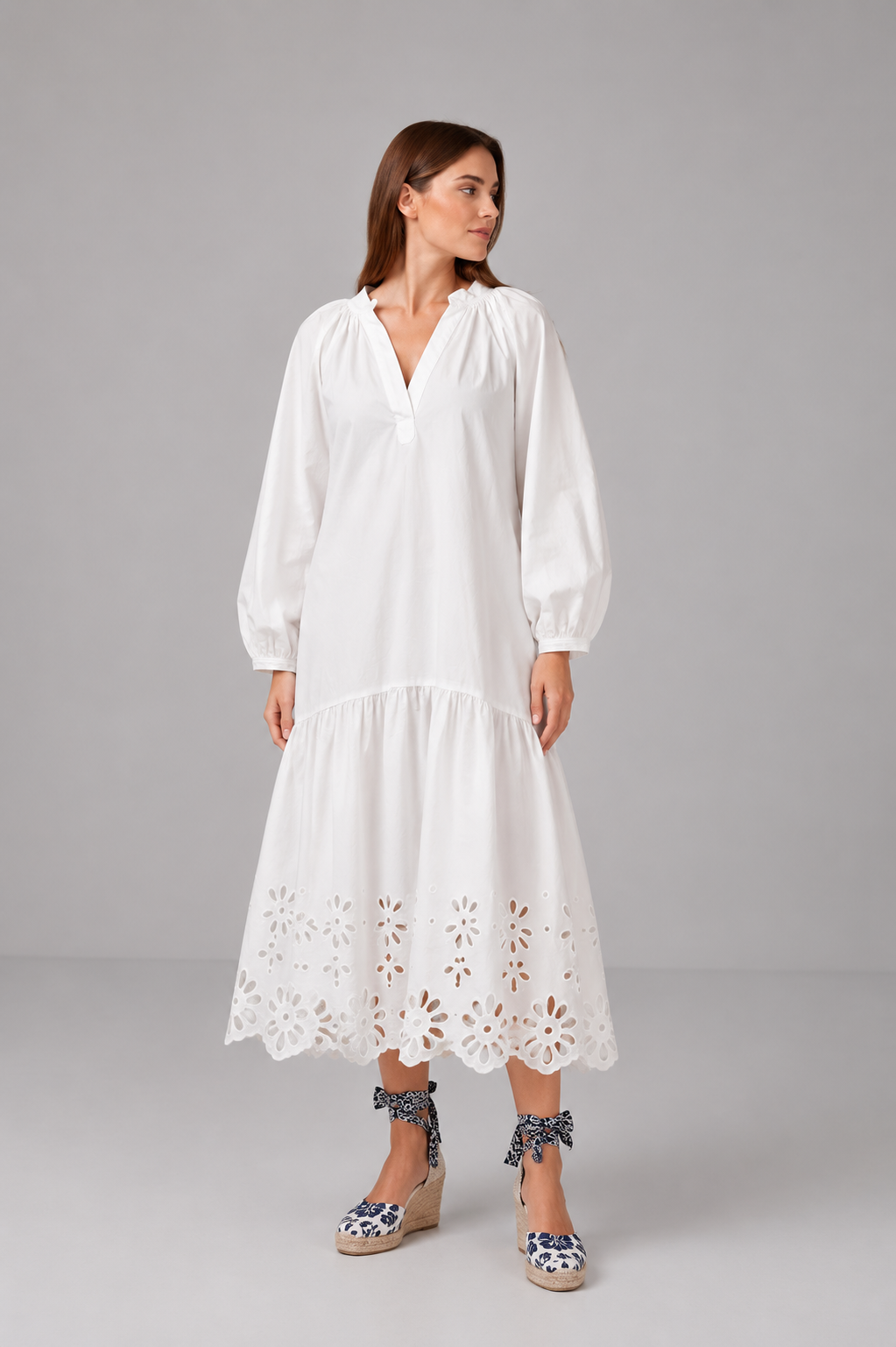 Incarca imaginea in galerie, Rochie amplă din bumbac cu broderie spartă – Alb