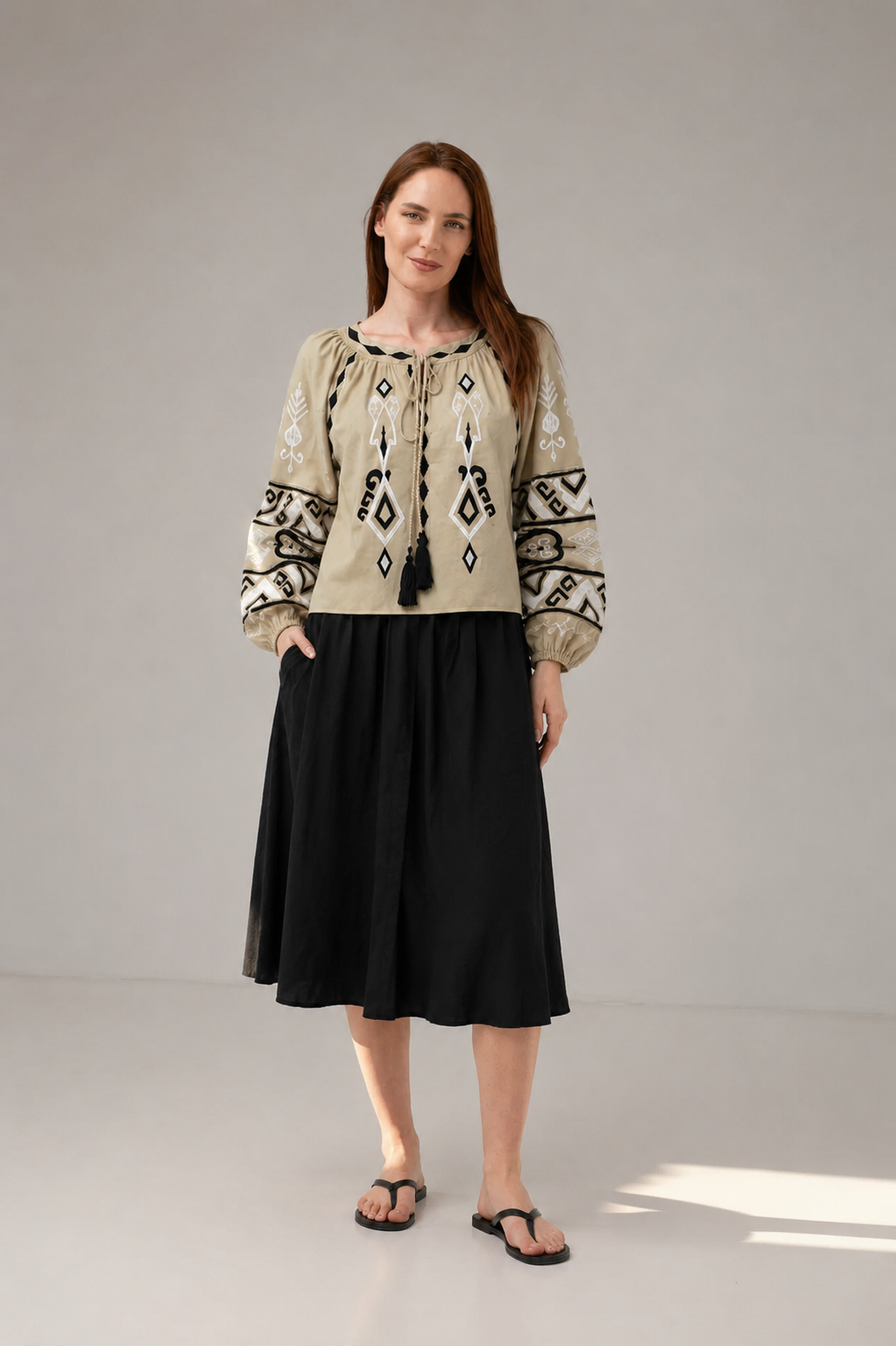 Load image into Gallery viewer, The blouse is made of viscose